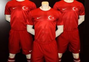 MİLLİ TAKIMIN YENİ FORMASI!